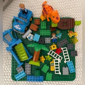 Random Lego Duplo Jurassic World pieces